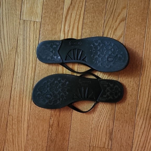 Coach Landon Flip Flops Thong Sandal - Picture 7 of 7